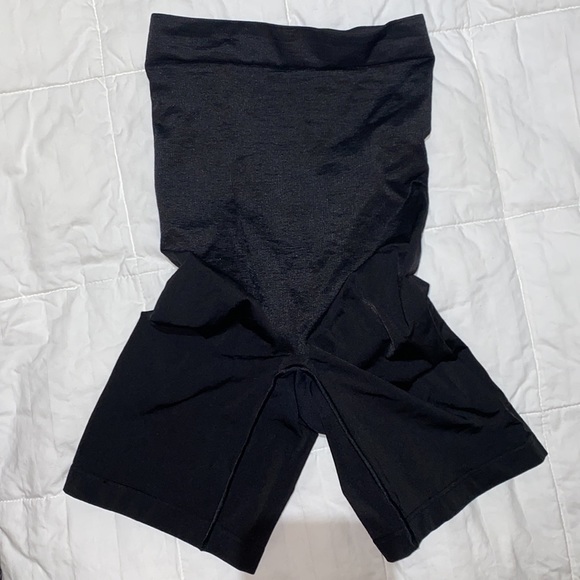 Control It!By Maidenform shapewear. Black & Nude both new never worn. - Picture 2 of 9